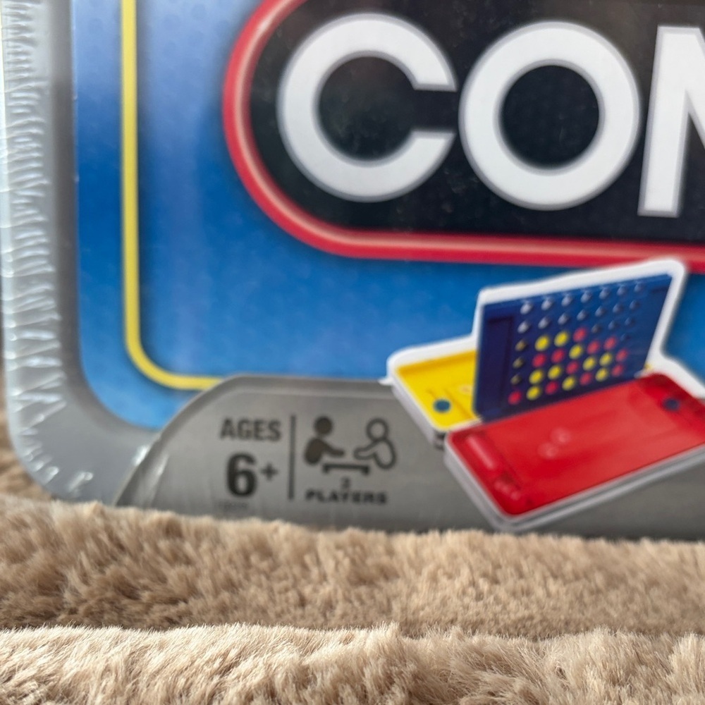 Hasbro Connect 4 Travel Edition - Red and Blue - Picture 2 of 4